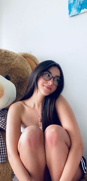 Model - Mia Jacson deepthroat