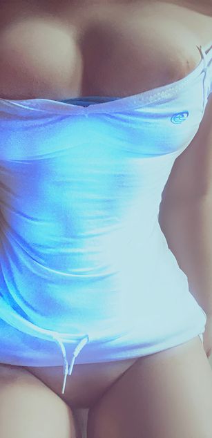 Model - Emeralda blowjob