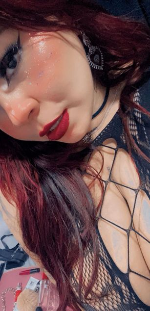 Model - Quinn deepthroat