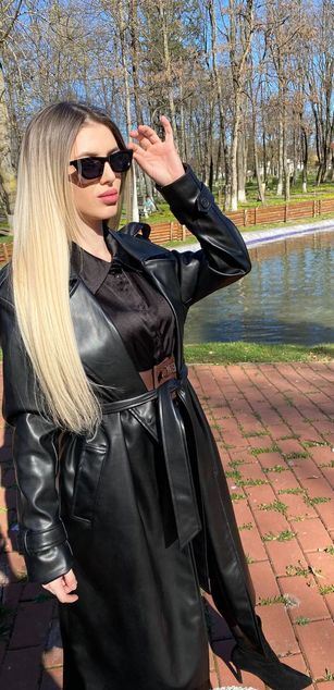 Model - StacyLush deepthroat