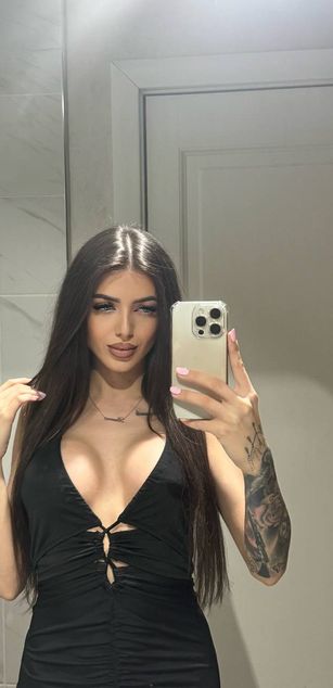 Model - StacyLush deepthroat