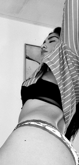 Model - Anny Sweet camgirl