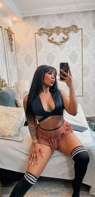 Model - SalomeRestrepo deepthroat