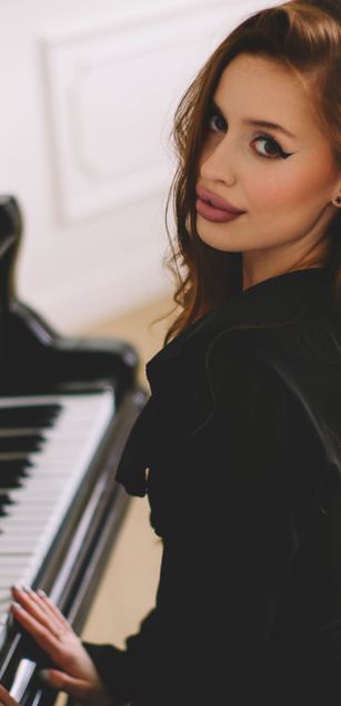 Model - CherylFoksy striptease