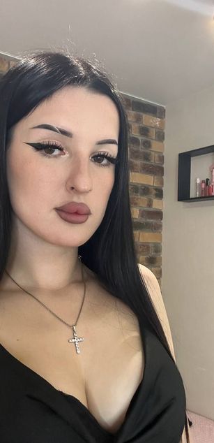 Model - BrightLika striptease