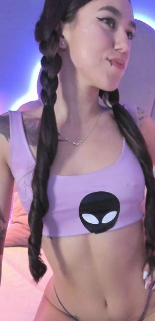 Model - Athziry G deepthroat