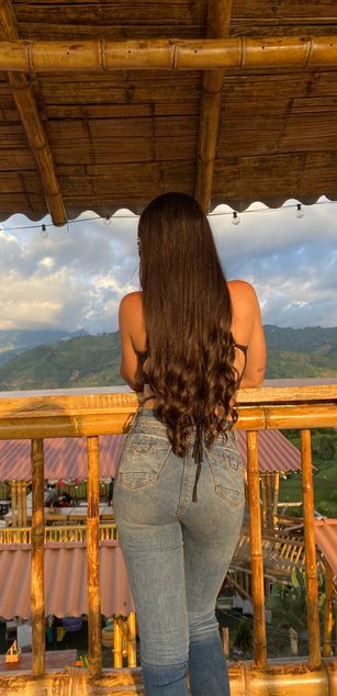 Model - Athziry G deepthroat