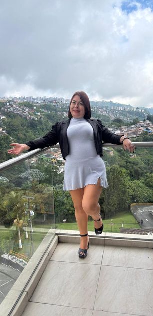 Model - Pamela Santos ass