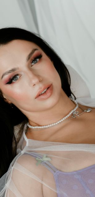 Model - Luna Night blowjob