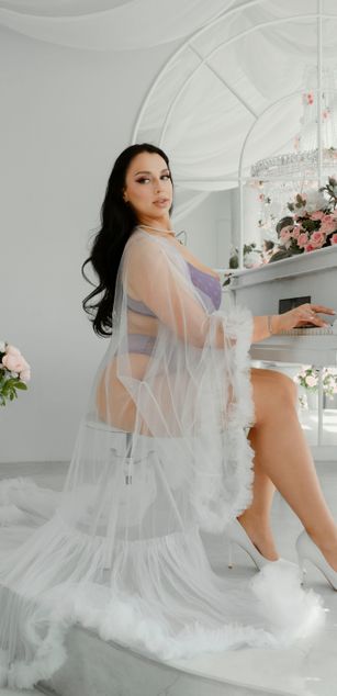 Model - Luna Night blowjob