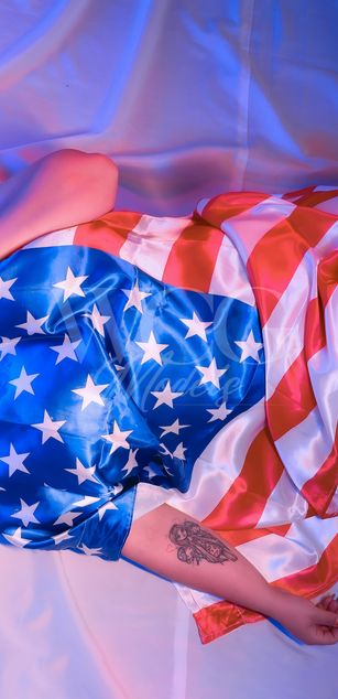 Model - Melinda Bob curvy