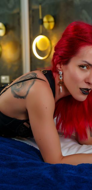 Model - Clara Domme femdom