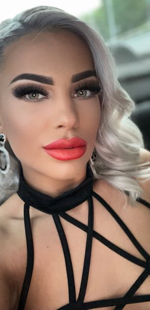 Model - Pregnant Tinkerbell milf