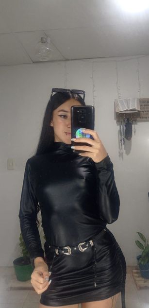 Model - Athziry G deepthroat