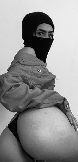 Model - Elisa Peters roleplay