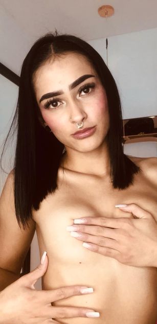 Model - Elisa Peters roleplay