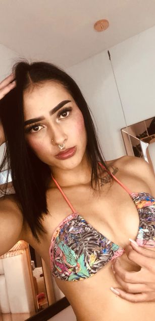 Model - Elisa Peters roleplay