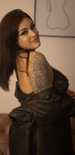 Model - Mia Blaze fastresponse