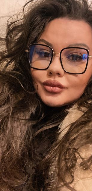 Model - Sascha Blosom curvy