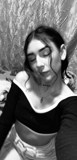 Model - Violet Blaze blowjob