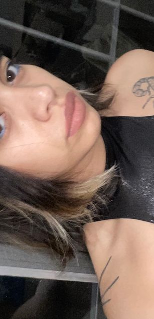 Model - Luli masturbation