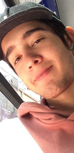 Model - Marc Carter masturbation