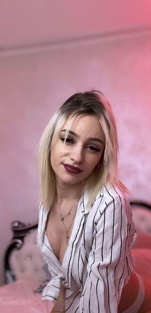 Model - LustyRose dildo
