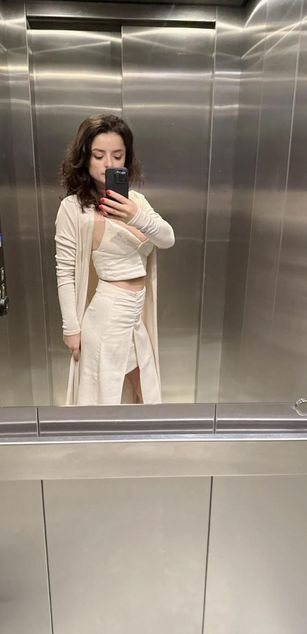 Model - AngieLipsX dirtytalk