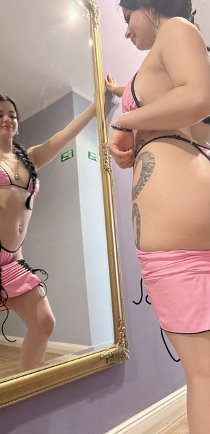 Model - AprilGold18 dildo