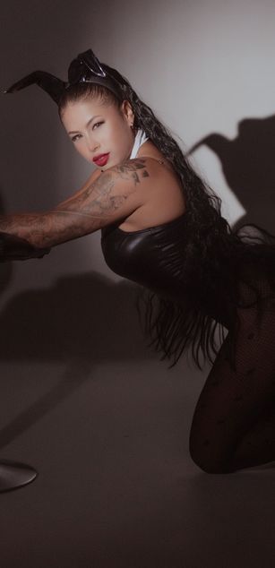 Model - SarahSky bigtits