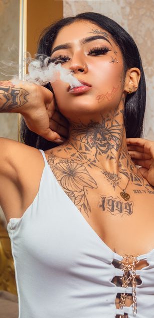 Model - EmilieLake JOI