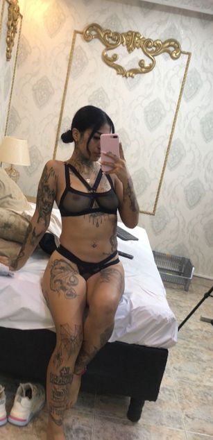 Model - EmilieLake JOI