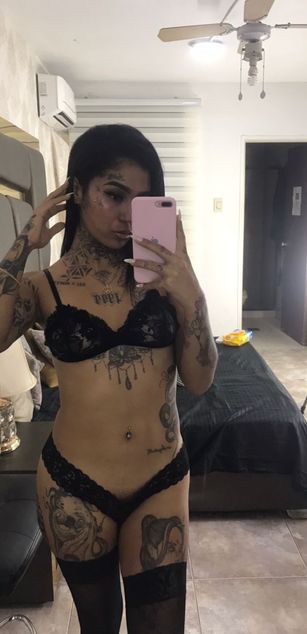 Model - EmilieLake JOI