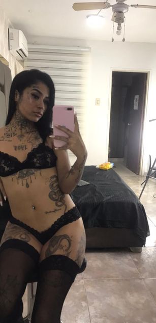 Model - EmilieLake JOI