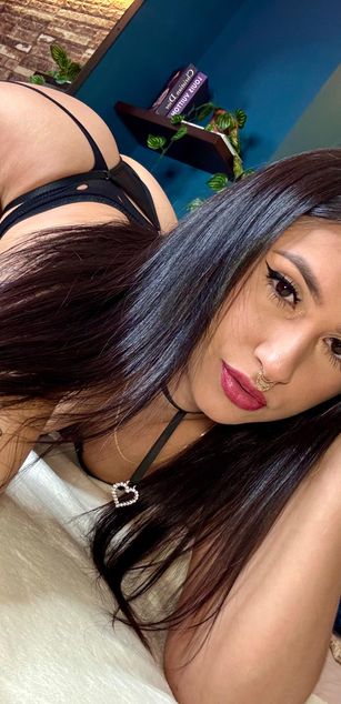 Model - Mollie Bennet blowjob