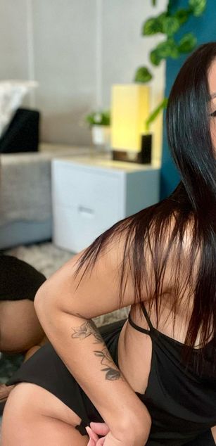 Model - Mollie Bennet blowjob