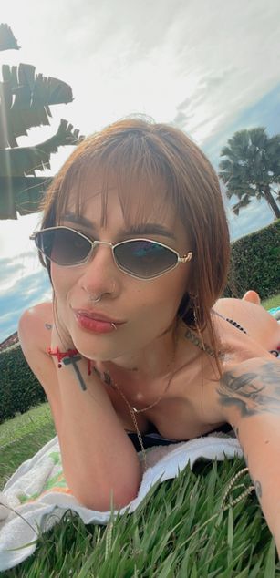 Model - Amber Hudson deepthroat