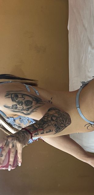 Model - Amber Hudson deepthroat