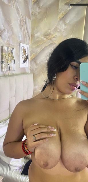 Model - Valen Rosse blowjob