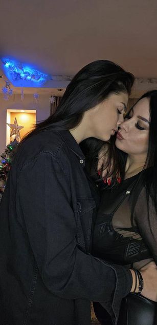 Model - DoubleeTroublee couple