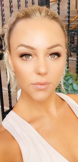 Model - SofiaRyder squirt