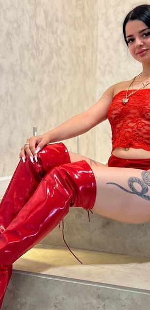 Model - AprilGold18 dildo