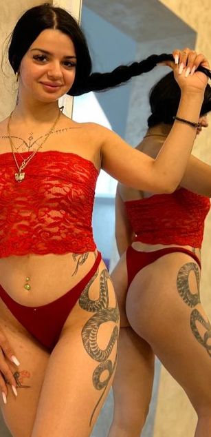 Model - AprilGold18 dildo