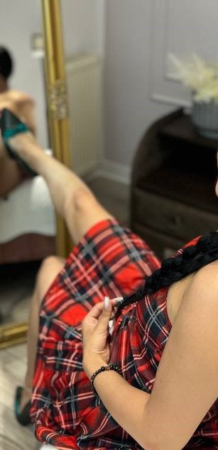 Model - AprilGold18 dildo