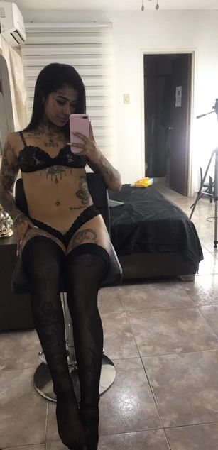 Model - EmilieLake JOI