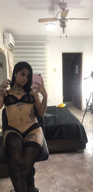 Model - EmilieLake JOI