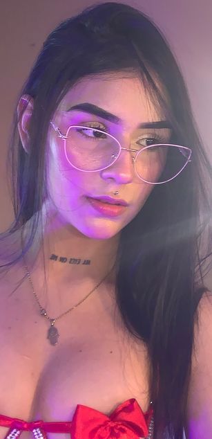 Model - Violet Blaze blowjob