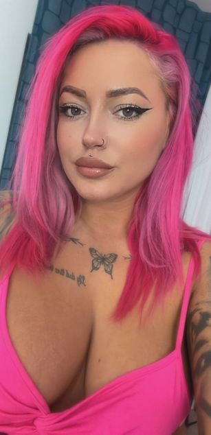 Model - FoxySerena curvy