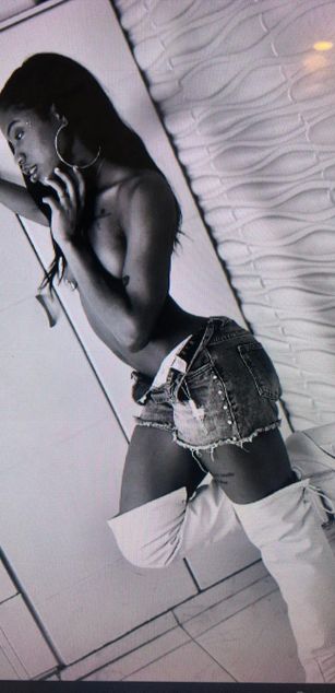 Model - Michelle Pose roleplay