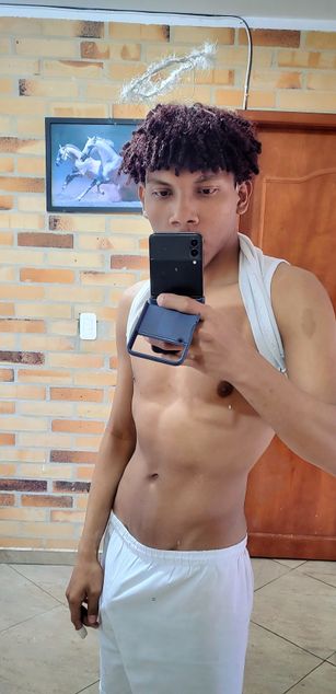 Model - Dylan Manuel Pollos